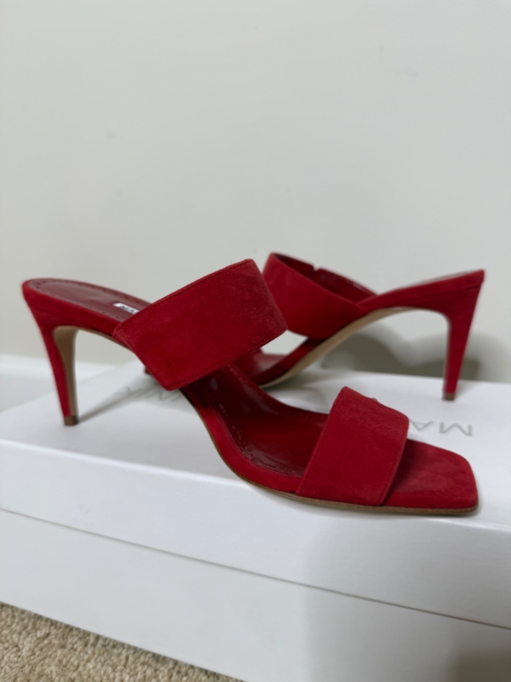 Red Manolo Blahnik - Picture 3 of 7